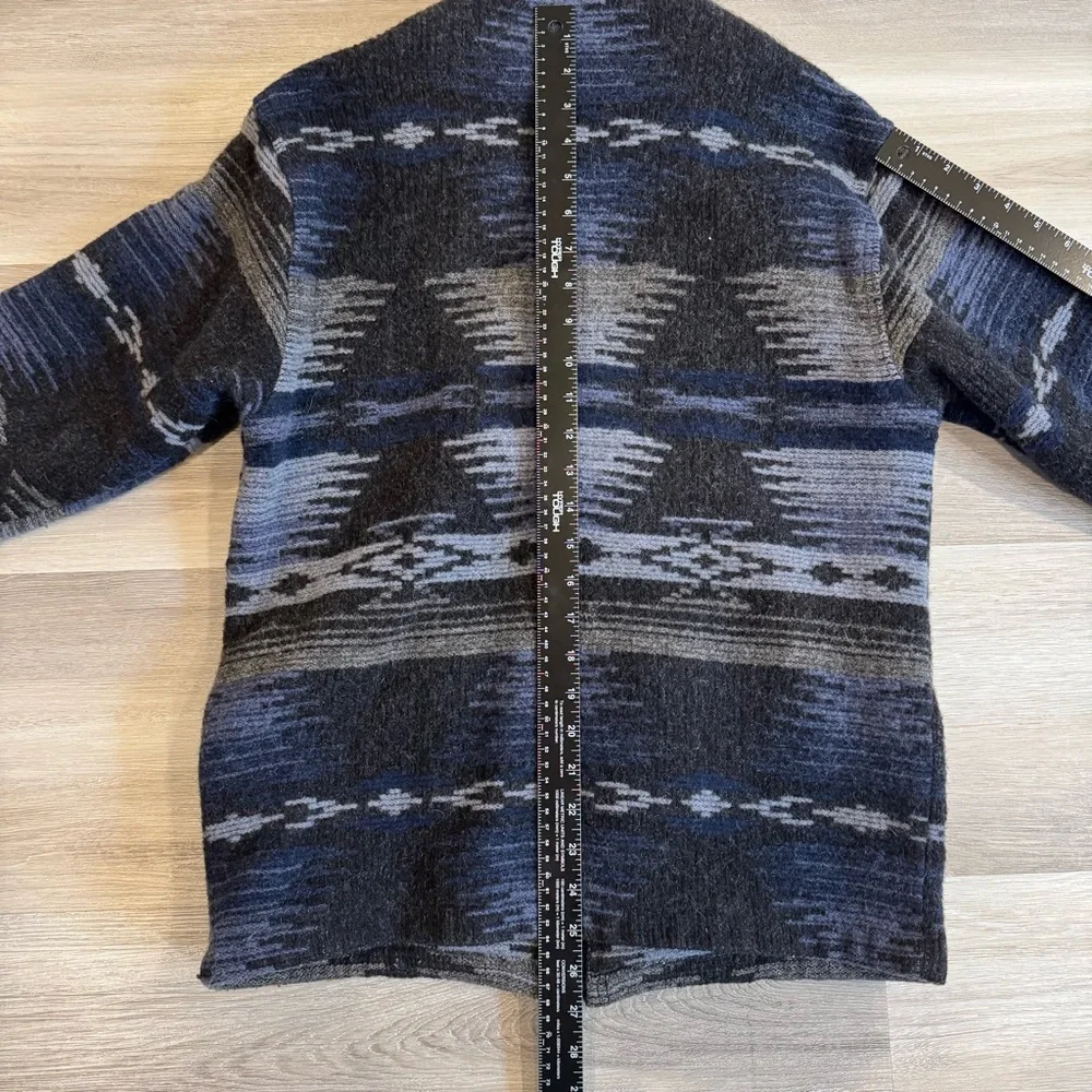 Vintage Woolrich Navajo-style full-zip jacket in an Aztec/southwestern pattern - Picture 9 of 10